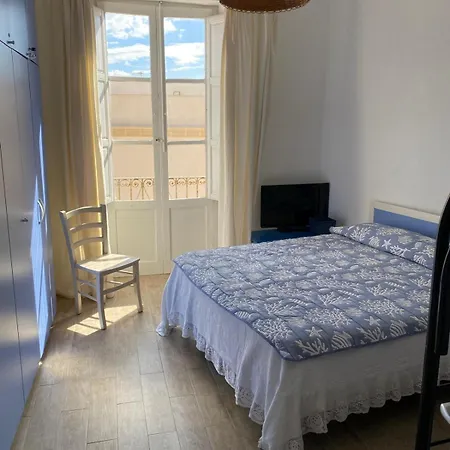 Al Centro Con Panorama Isole Egadi アパート *