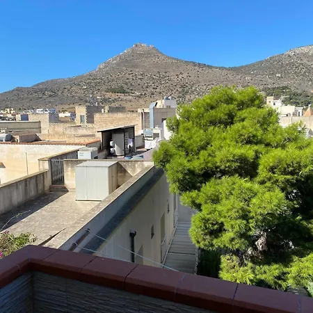 Al Centro Con Panorama Isole Egadi ファヴィニャーナ