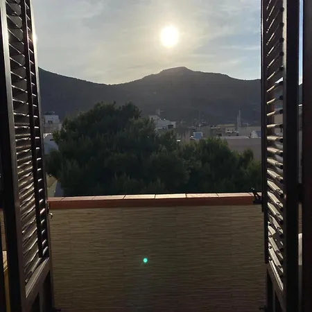 Al Centro Con Panorama Isole Egadi アパート *