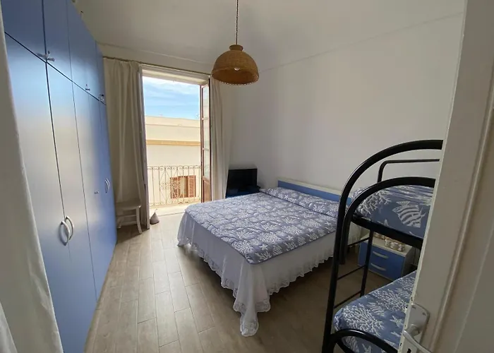 Al Centro Con Panorama Isole Egadi